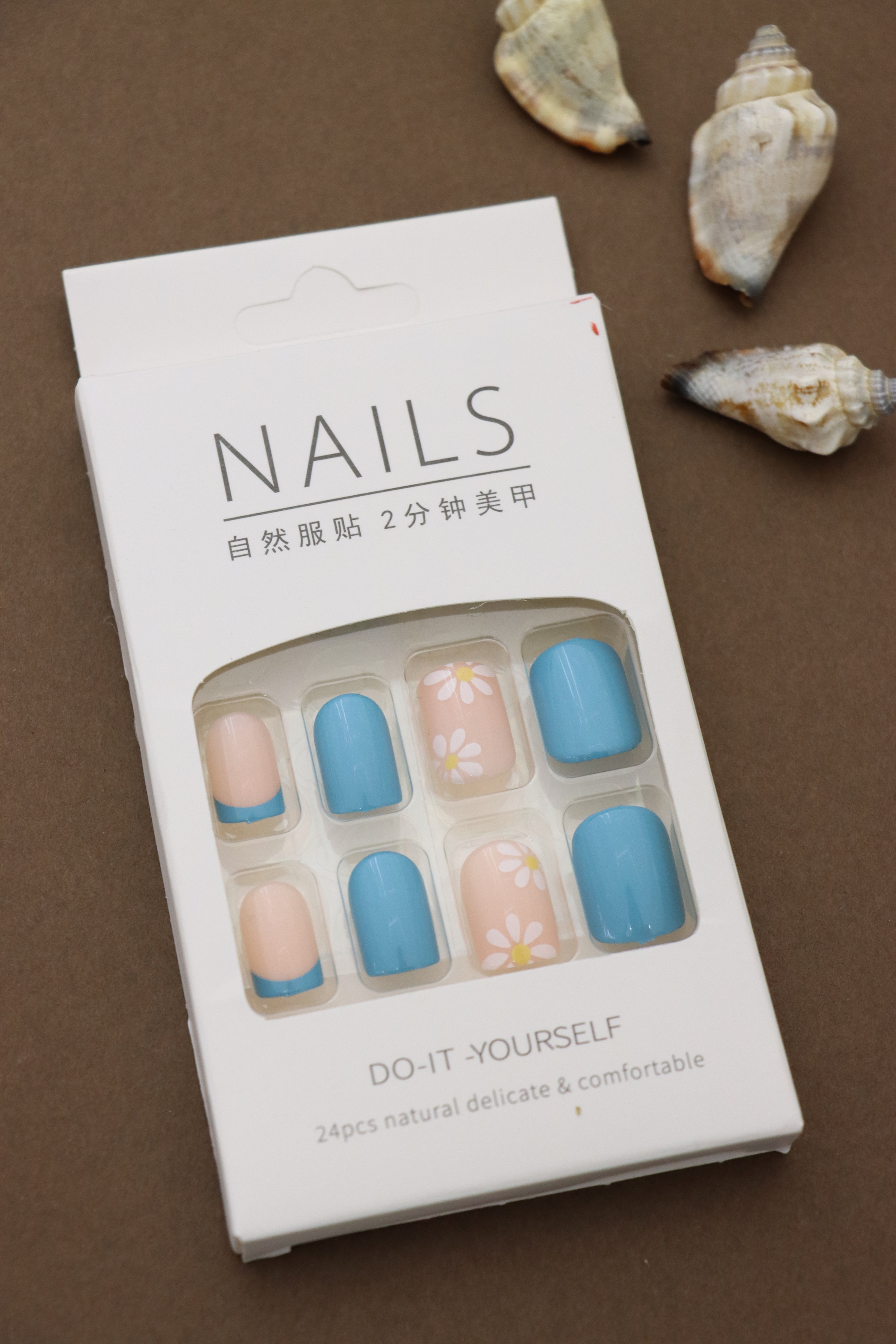 Charming Blue and Peach Daisy Press-On Nails - 24pcs DIY Floral Design Set