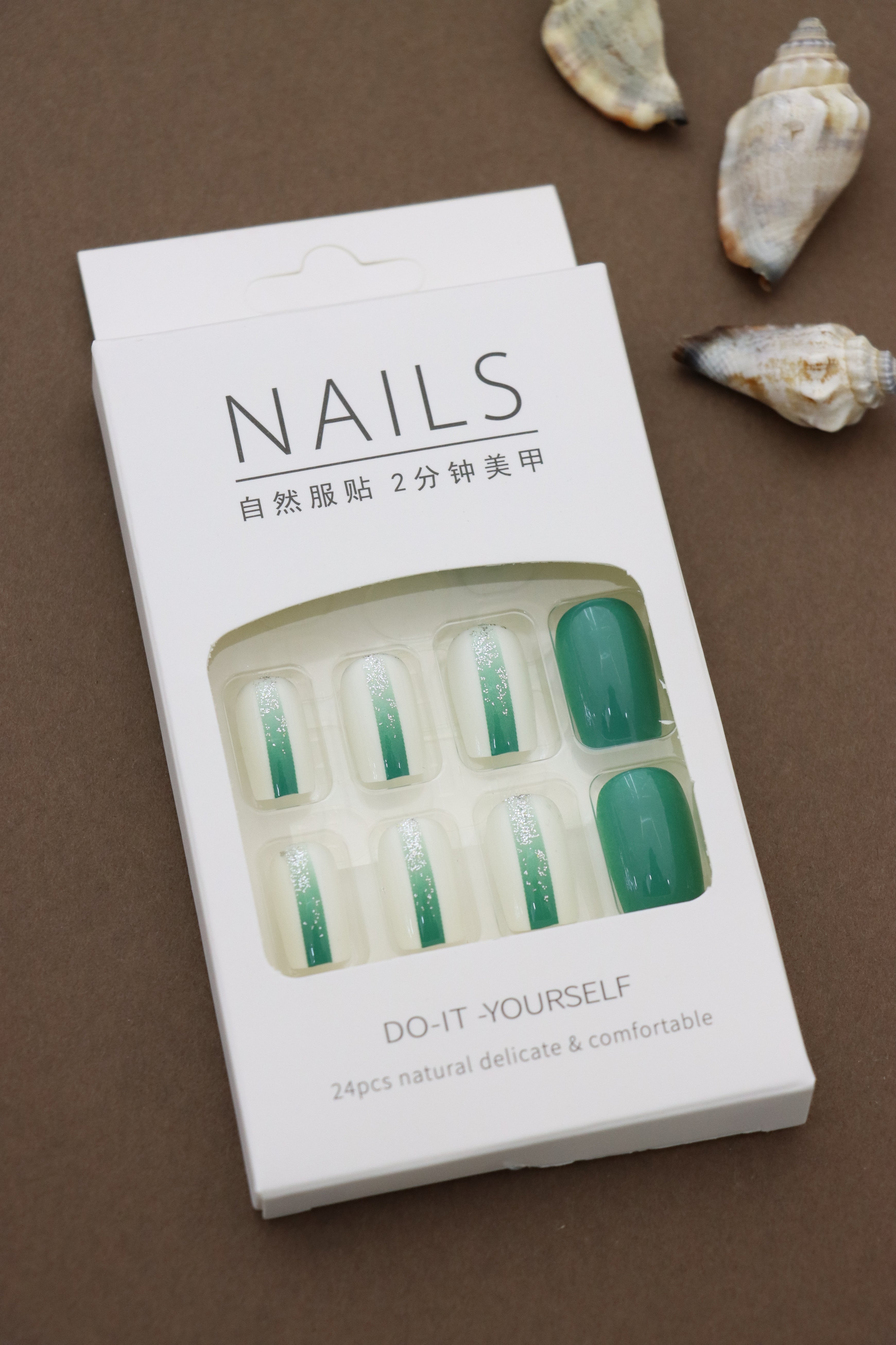 Add a touch of freshness to your look with these elegant green ombre press-on nails. Perfect for a vibrant yet sophisticated vibe!